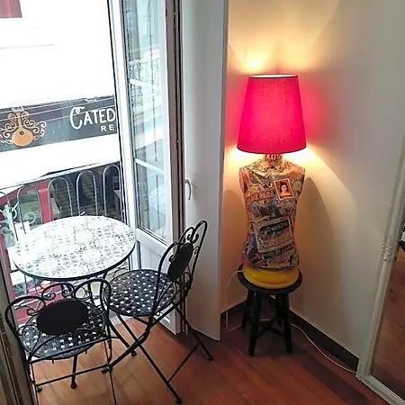 Center Charm - Castle Hill - Metro Hotel 2*